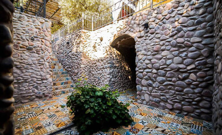 Visita a Casa Vigil El Enemigo de Alejandro Vigil, bodega icónica en Maipú para turismo enológico en Mendoza.